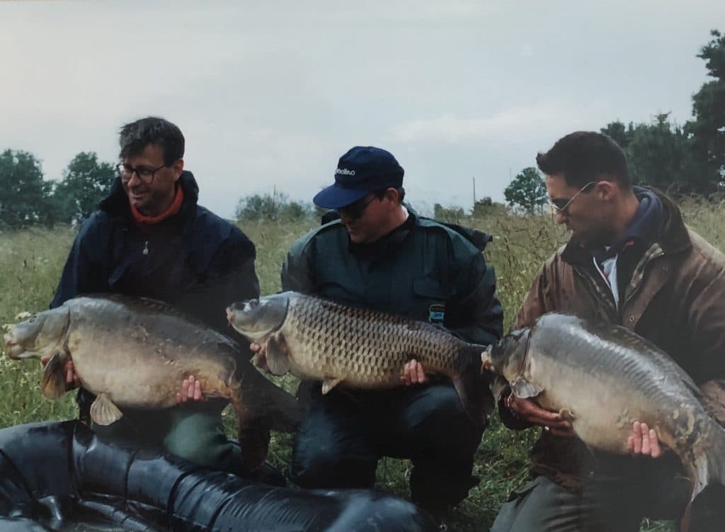 70lB Carp Caught in the 90s: Back to the Der and Record at Orient ... - French Carp Fishermen With Three Specimens 1024x751